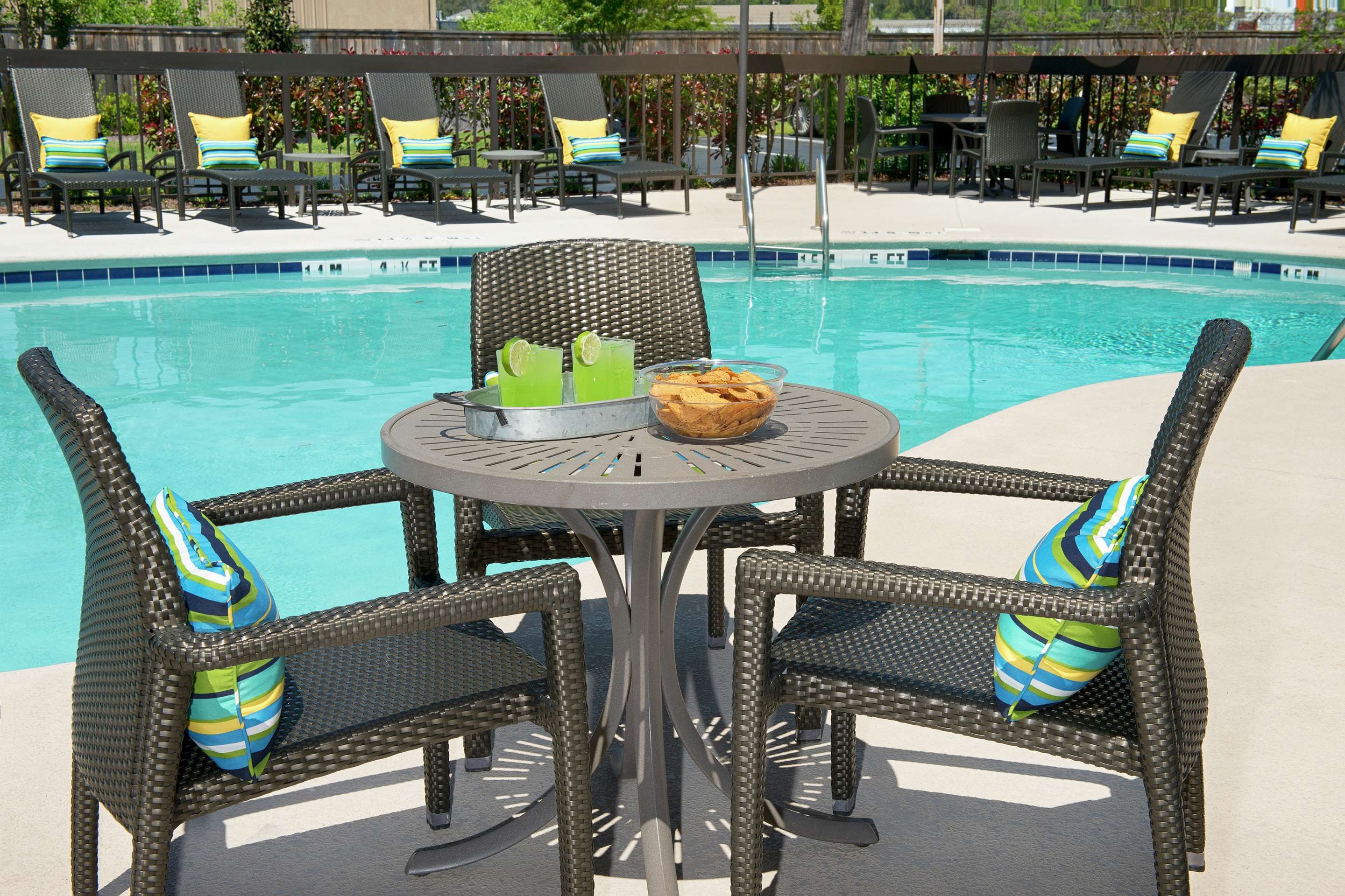 حوض السباحة صورة