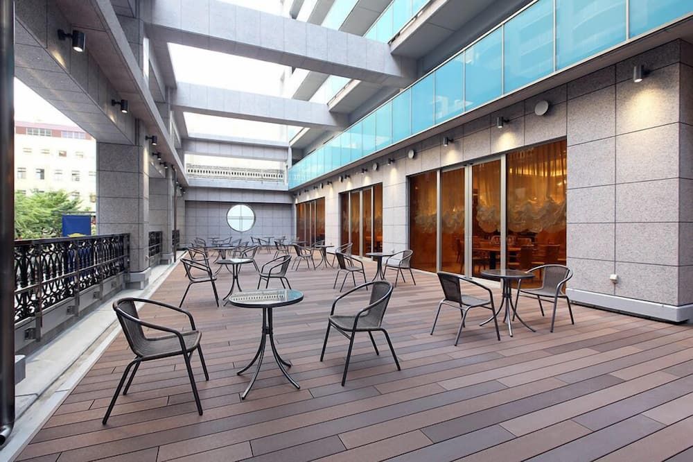 شرفة مرصوفة