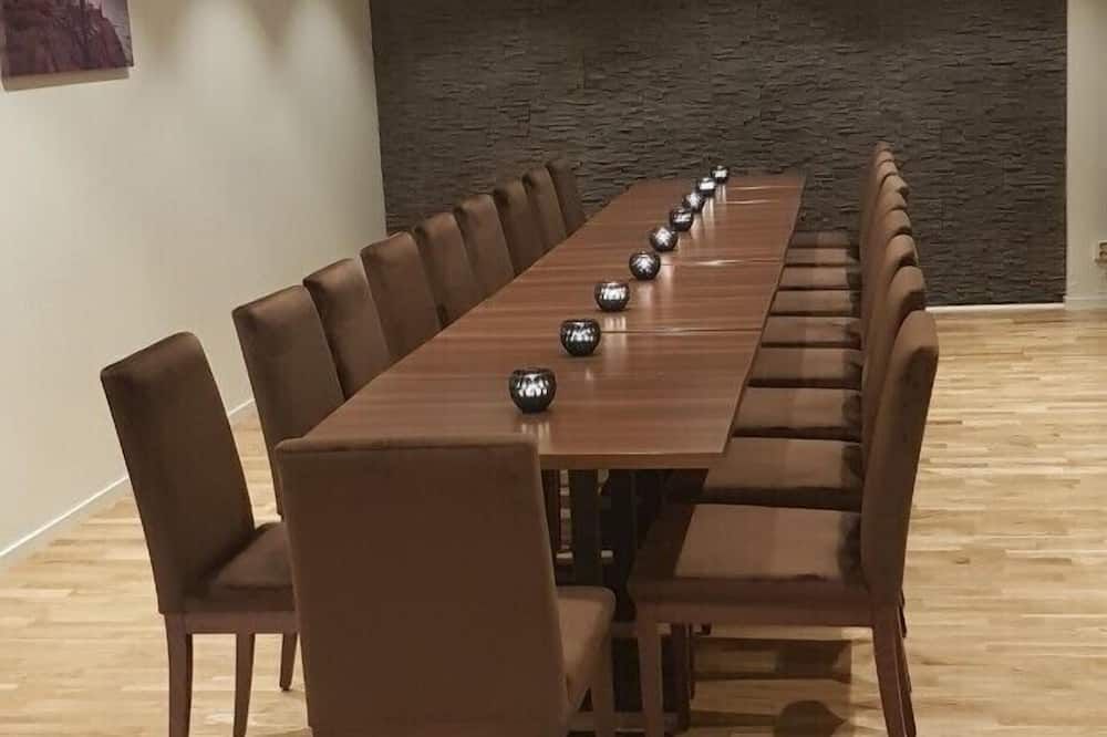 غرفة الاجتماعات