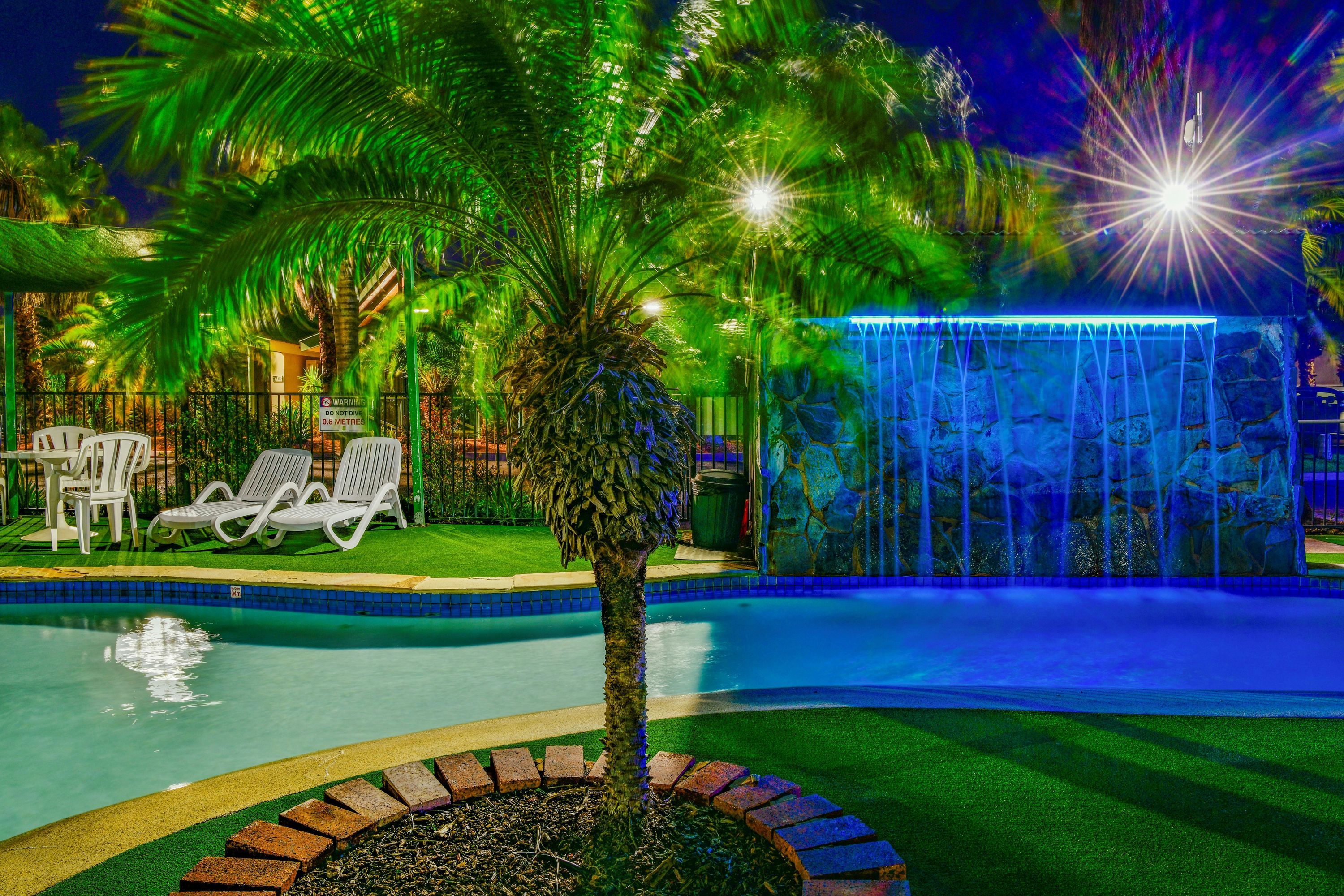 حوض السباحة