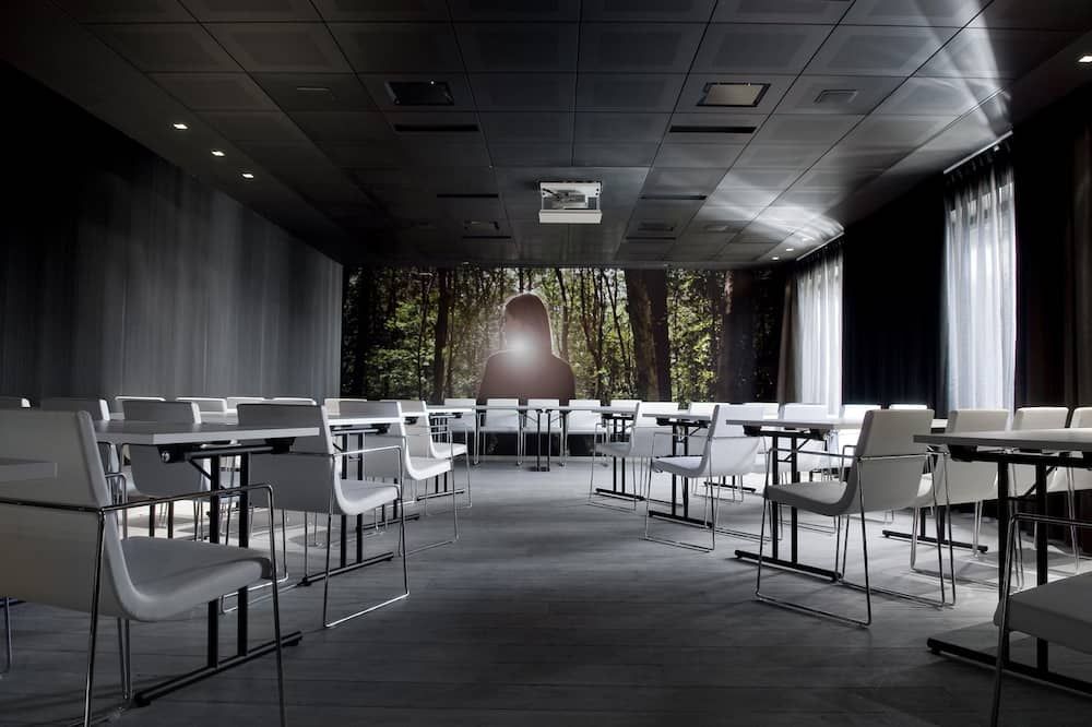 غرفة الاجتماعات