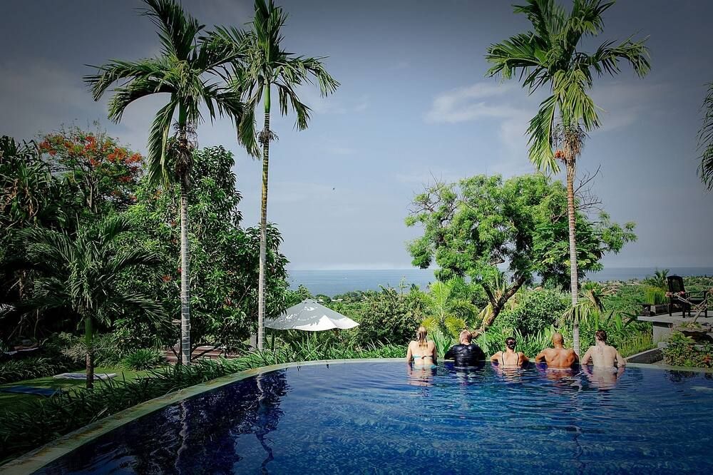 حوض السباحة صورة