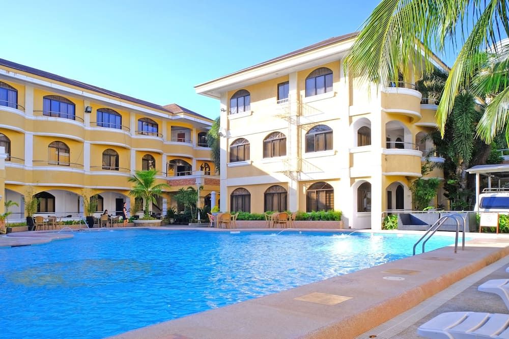 حوض السباحة