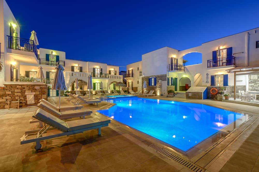 حوض السباحة صورة