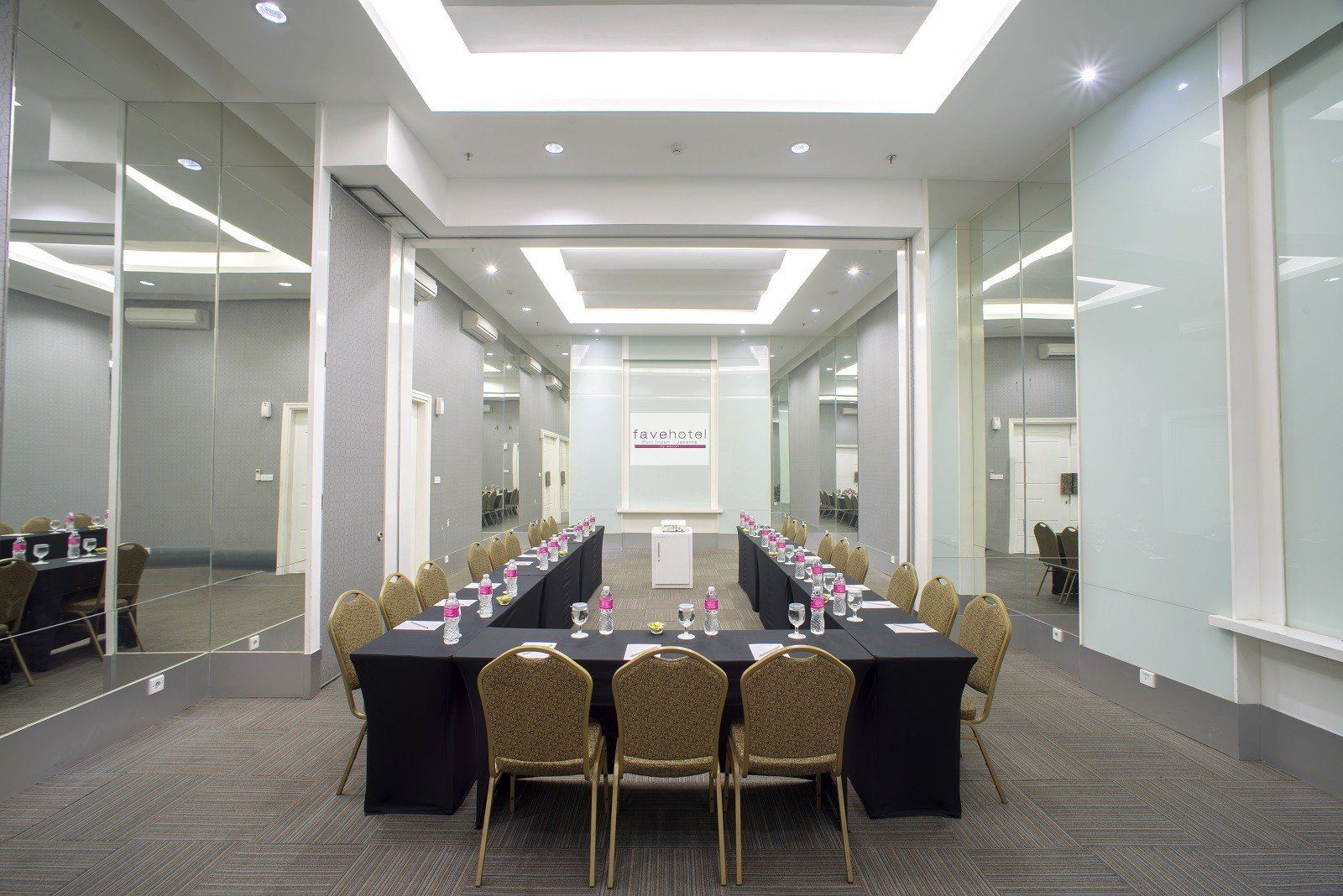 غرفة الاجتماعات