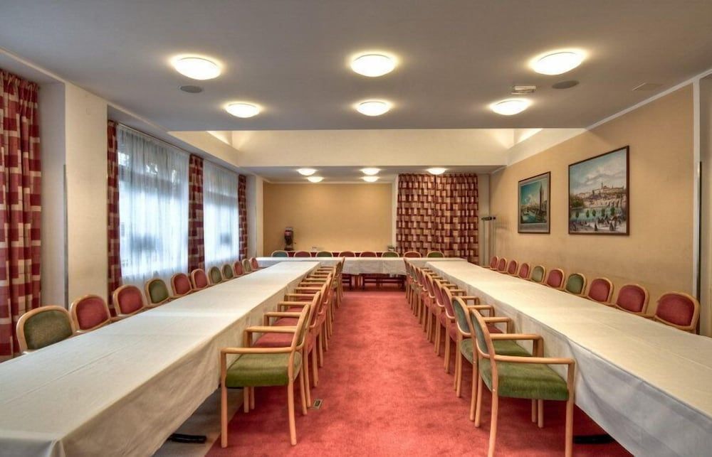 غرفة الاجتماعات