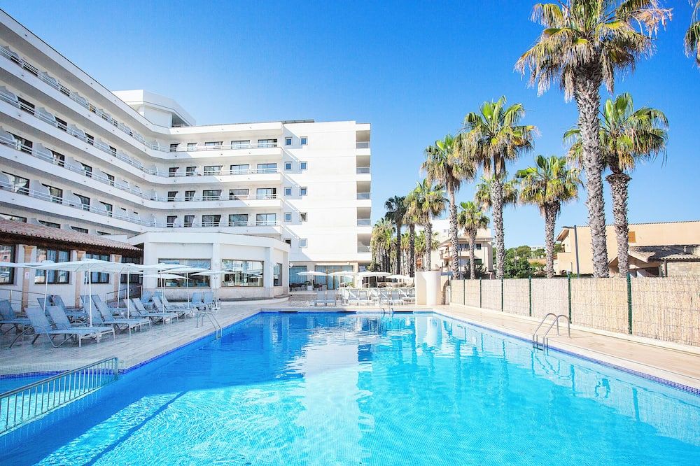 حوض السباحة