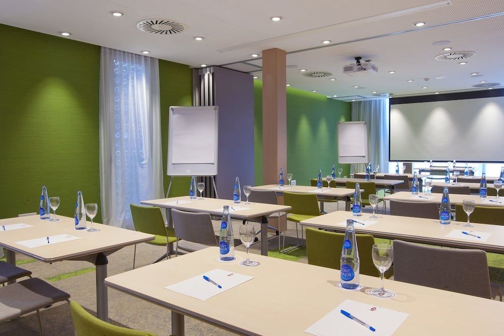 غرفة الاجتماعات