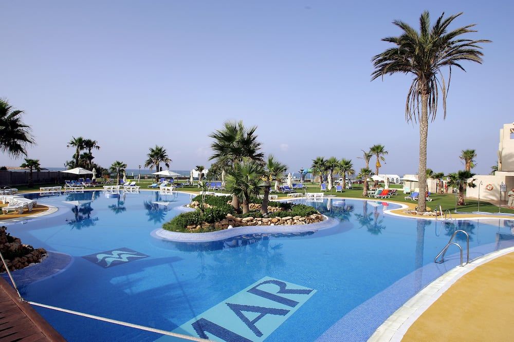 حوض السباحة صورة