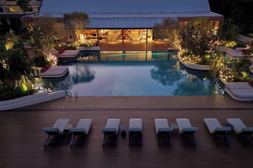 حوض السباحة صورة