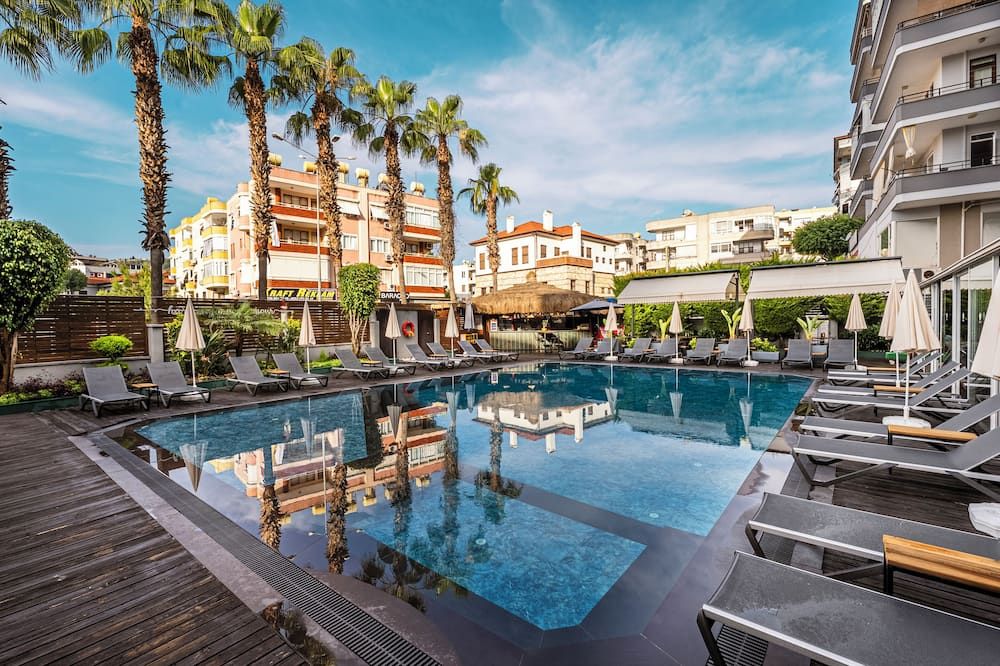 حوض السباحة صورة