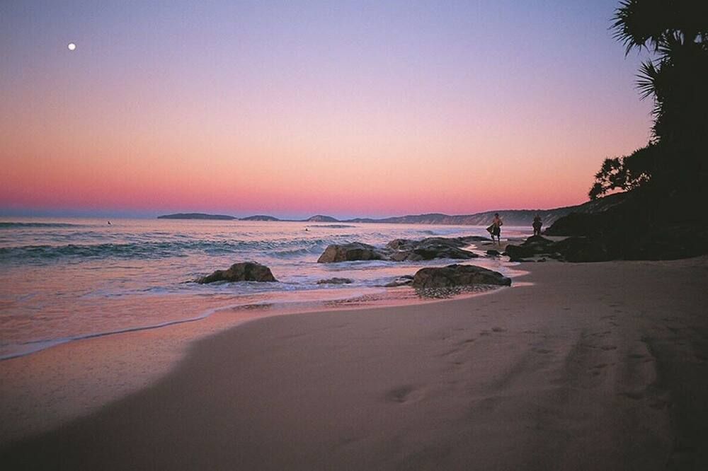 شاطئ