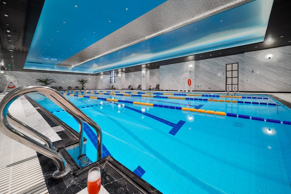 حوض السباحة