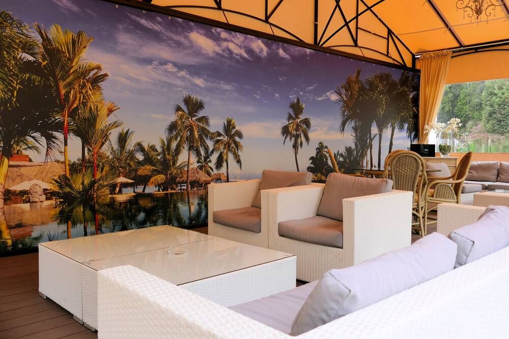 شرفة مرصوفة