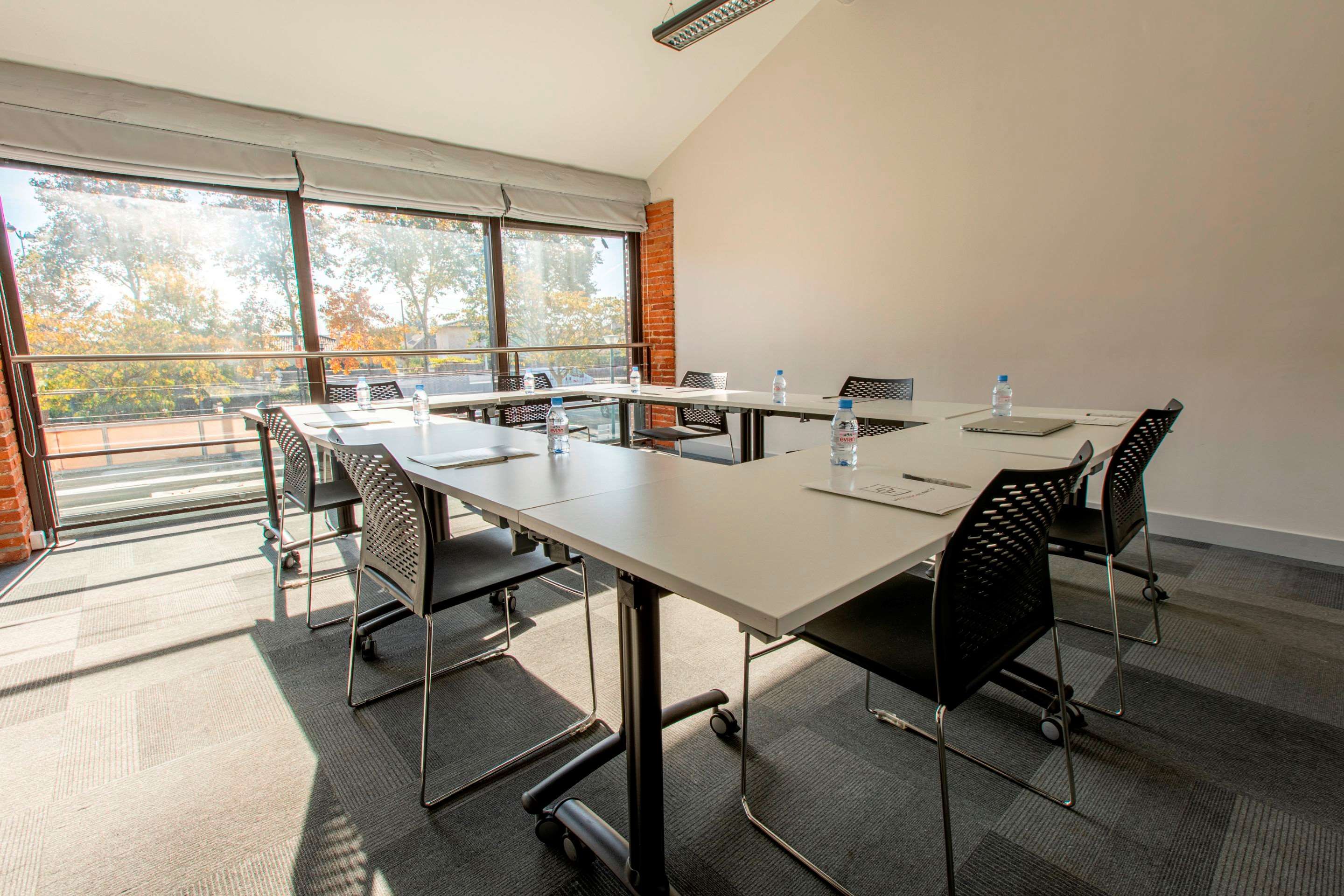 غرفة الاجتماعات