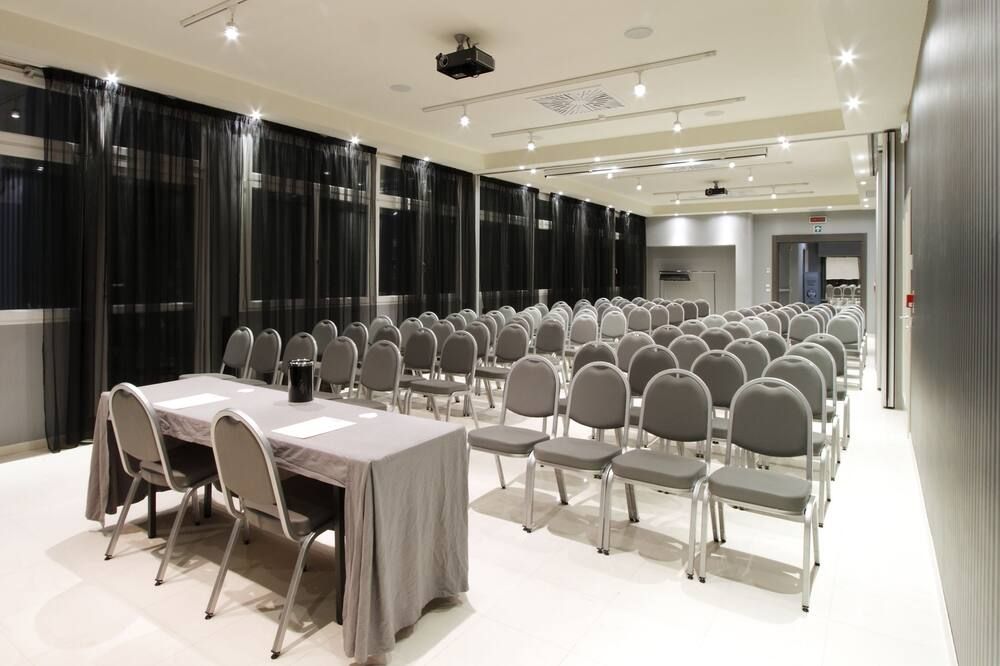 غرفة الاجتماعات