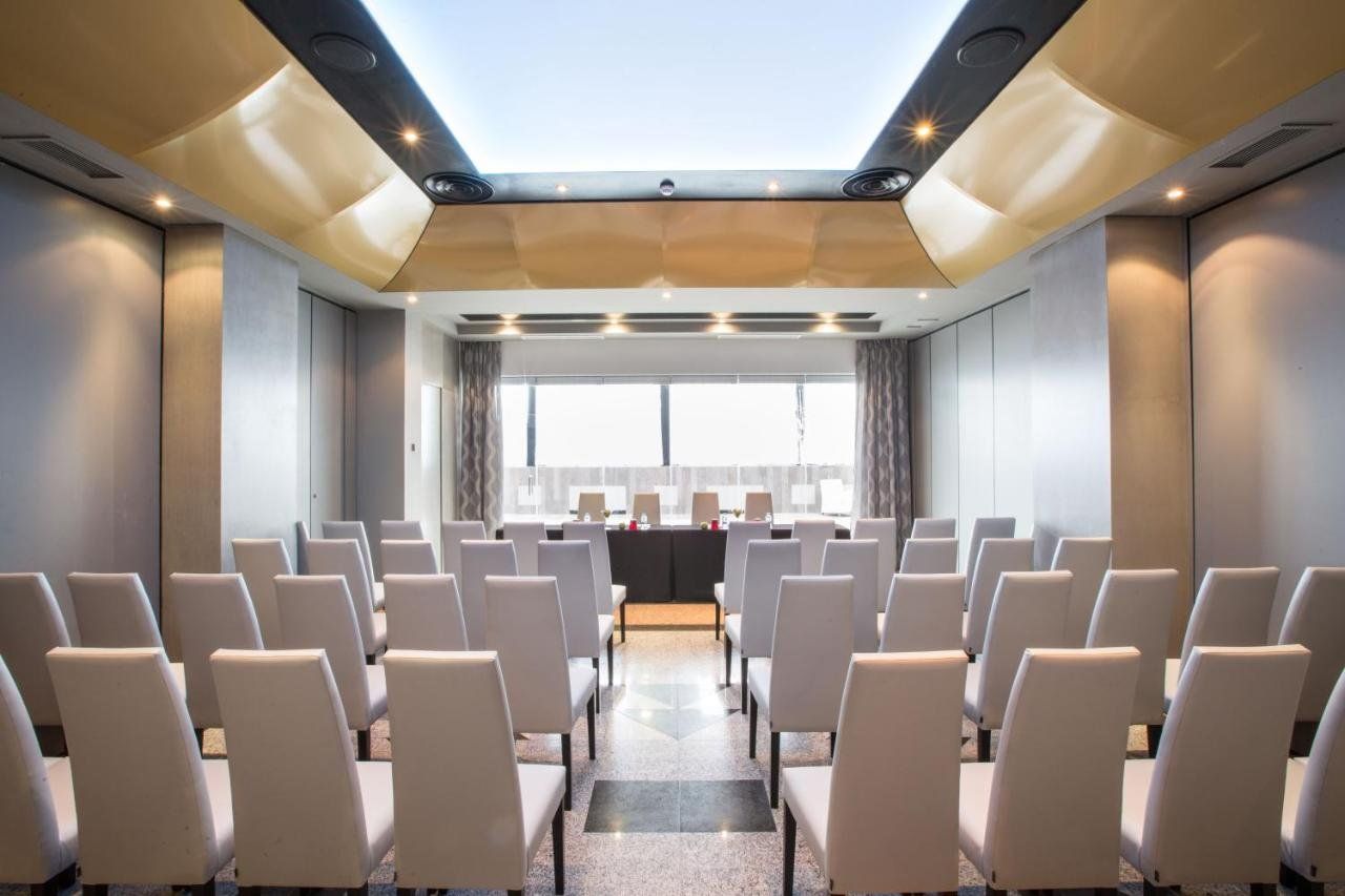 غرفة الاجتماعات