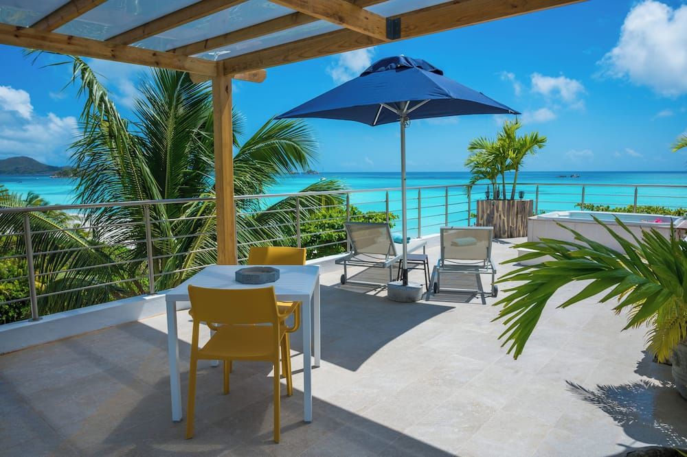 شرفة مرصوفة