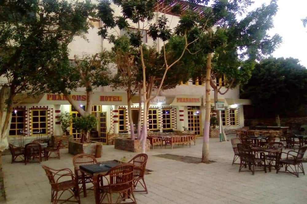 شرفة مرصوفة