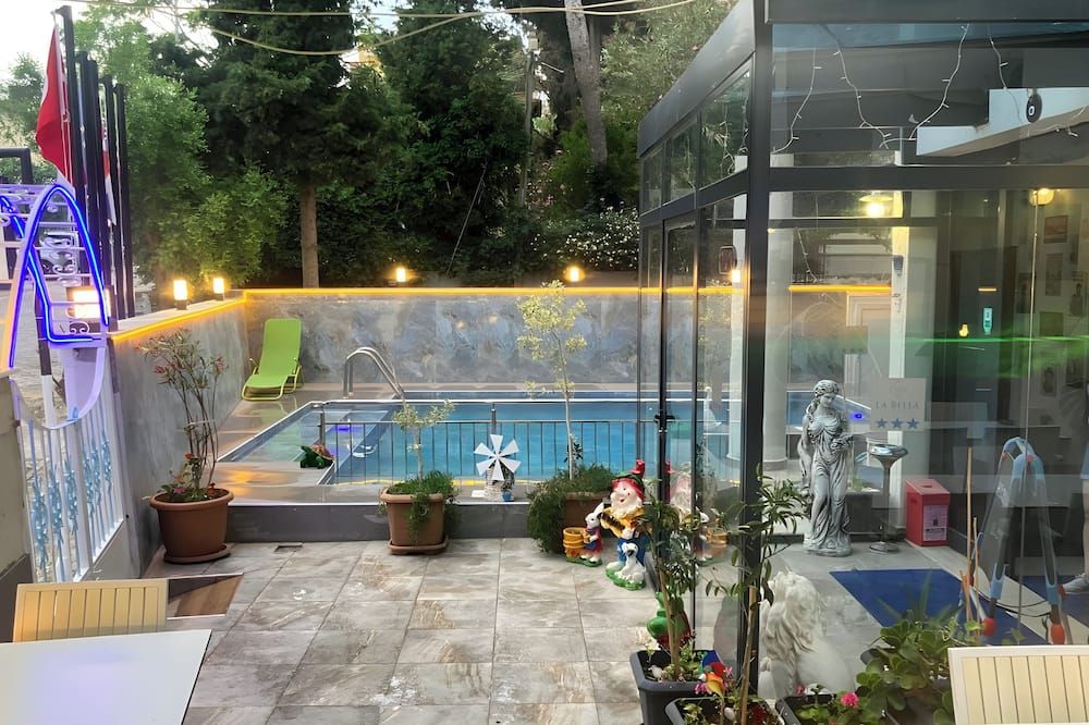 حوض السباحة صورة