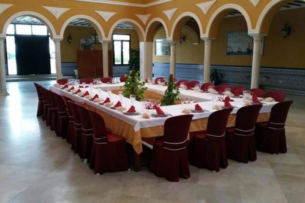 غرفة الاجتماعات