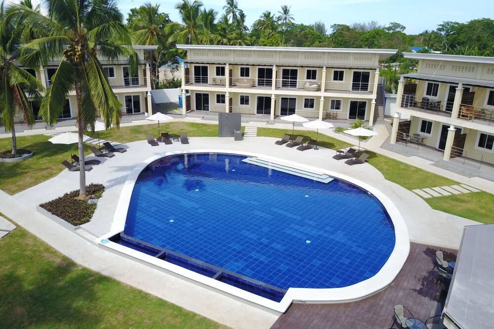 حوض السباحة