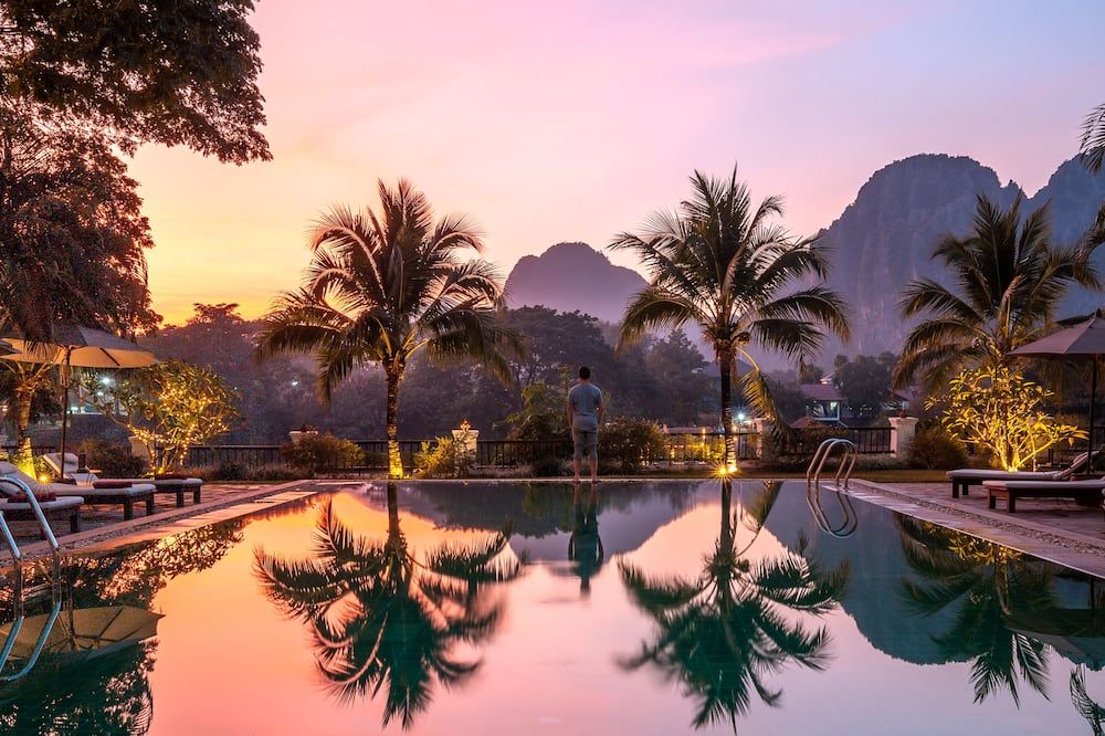 حوض السباحة