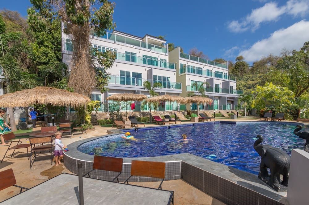 حوض السباحة صورة