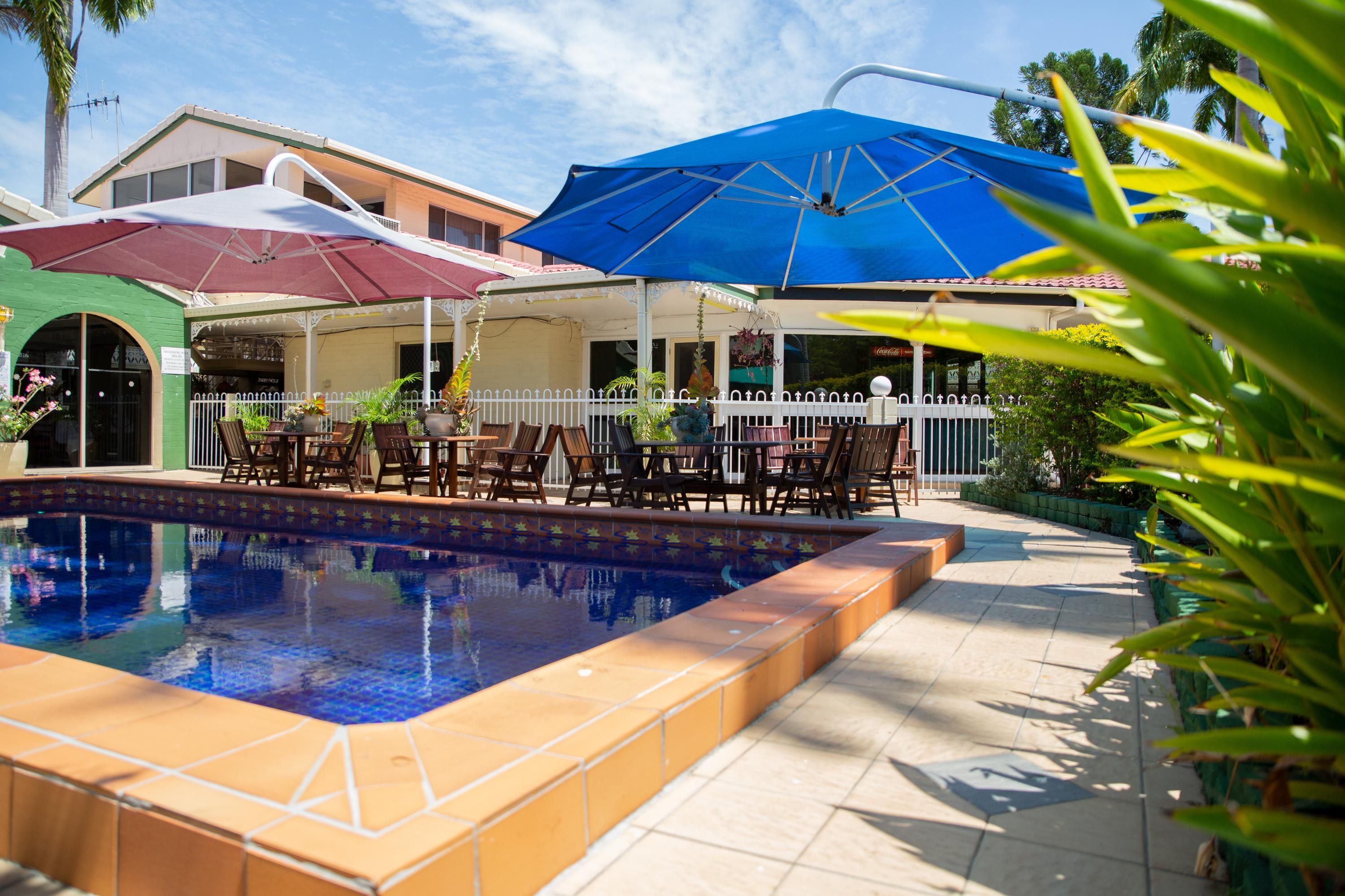 حوض السباحة