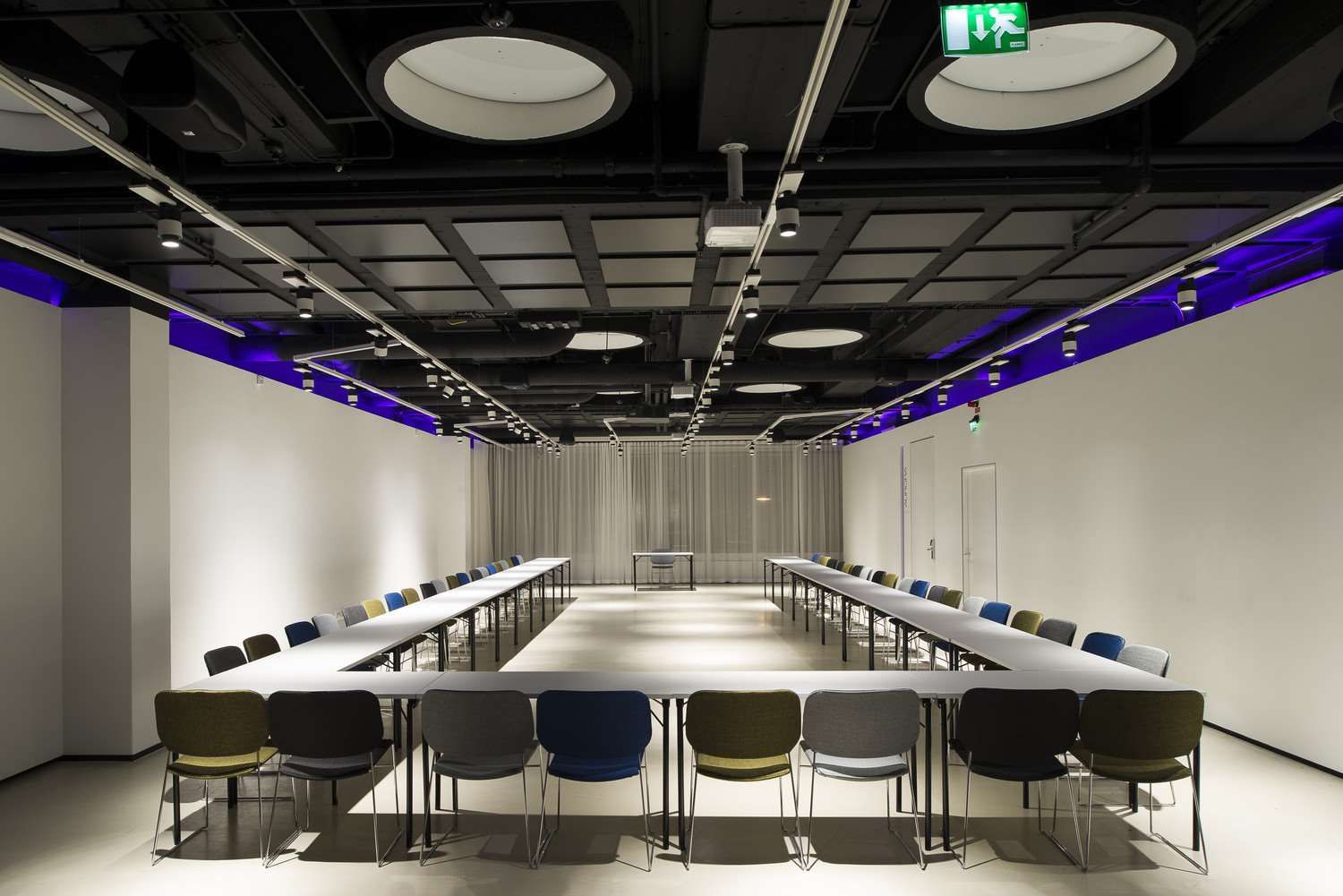 غرفة الاجتماعات