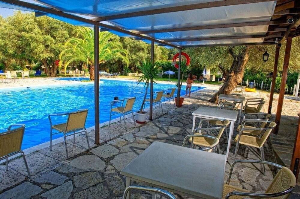 حوض السباحة صورة