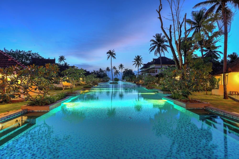 حوض السباحة صورة