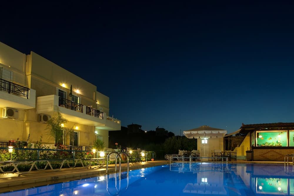 حوض السباحة صورة