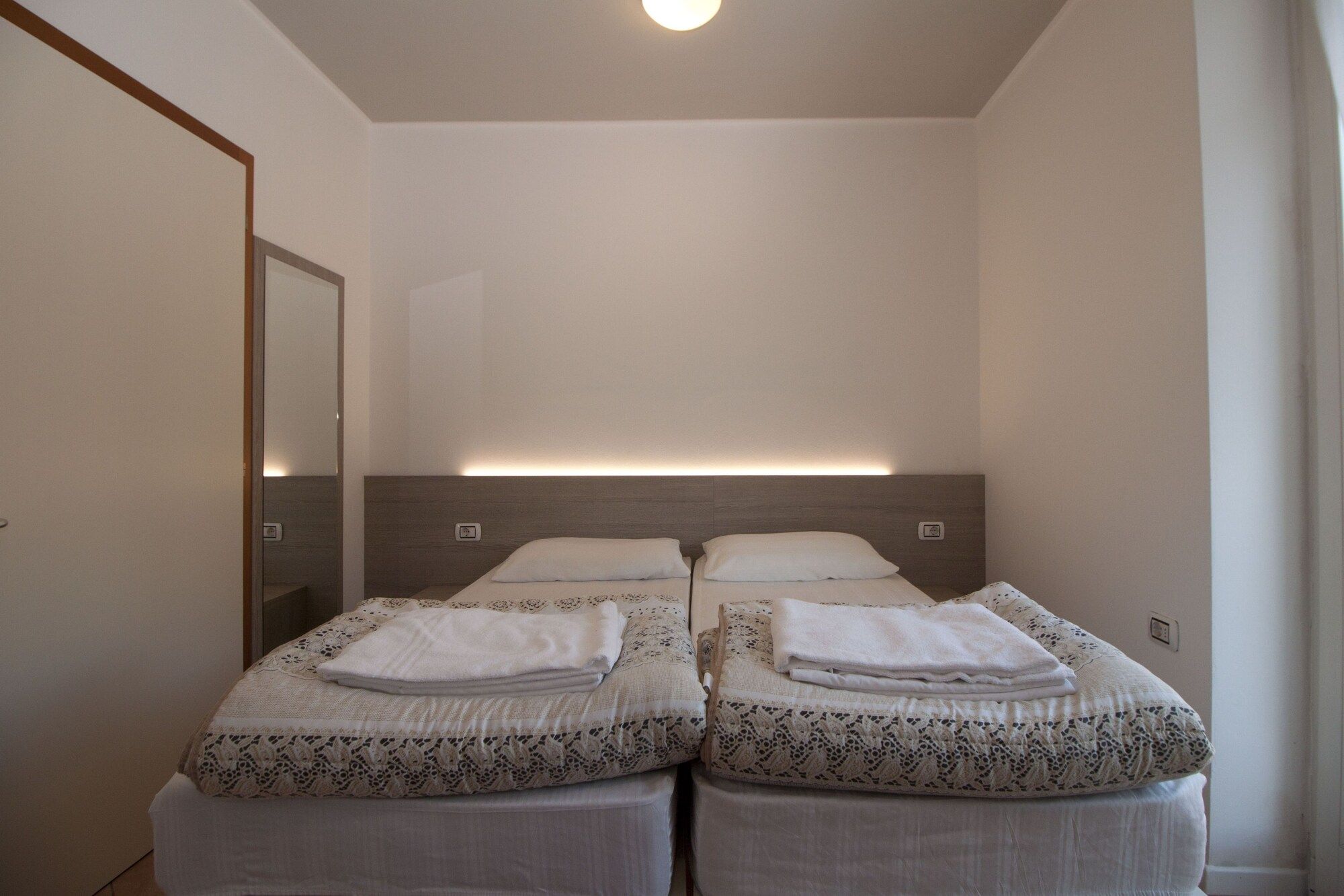 آخر