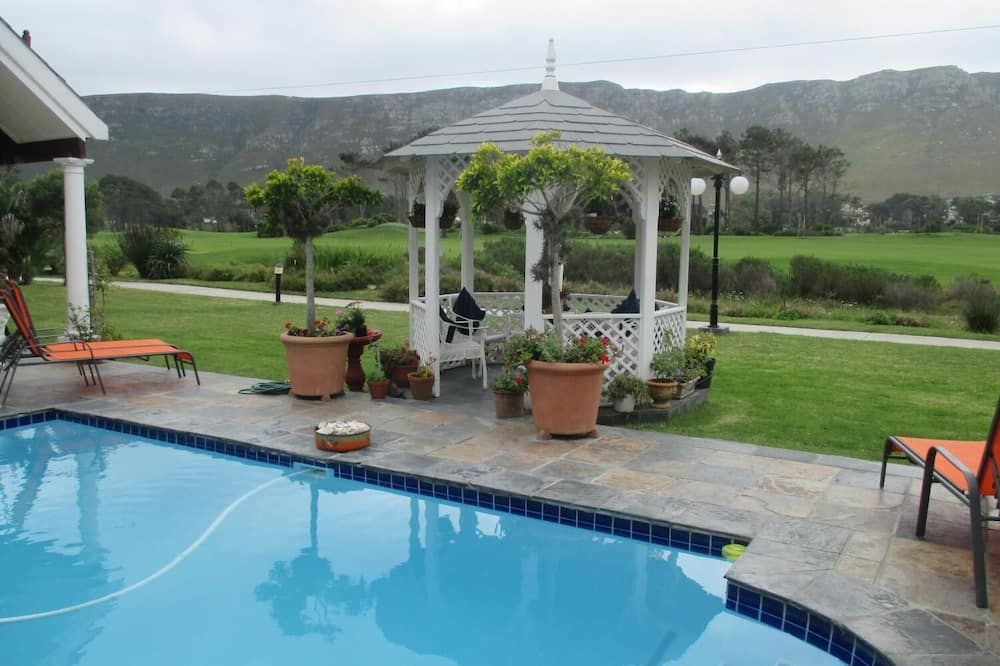 حوض السباحة صورة