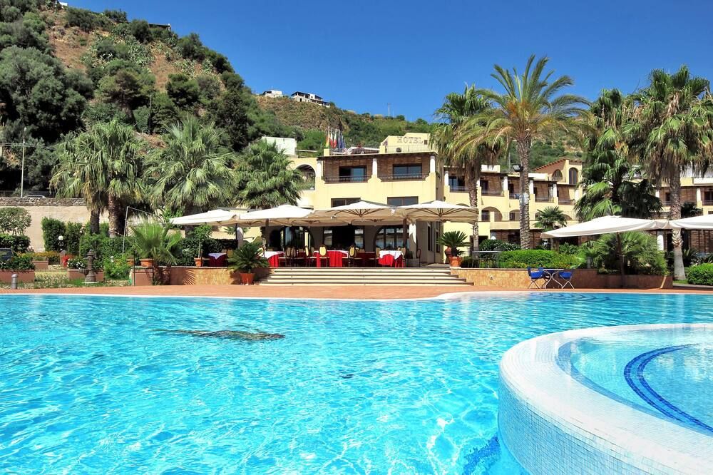 حوض السباحة صورة