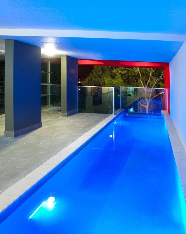 حوض السباحة