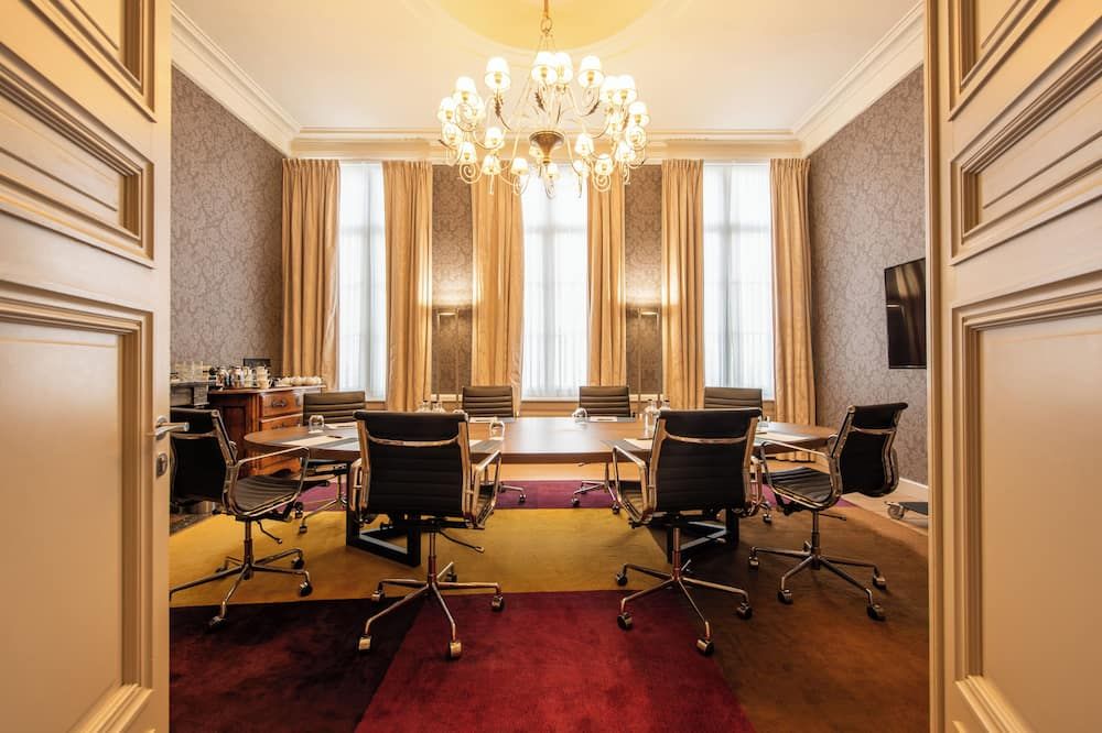 غرفة الاجتماعات