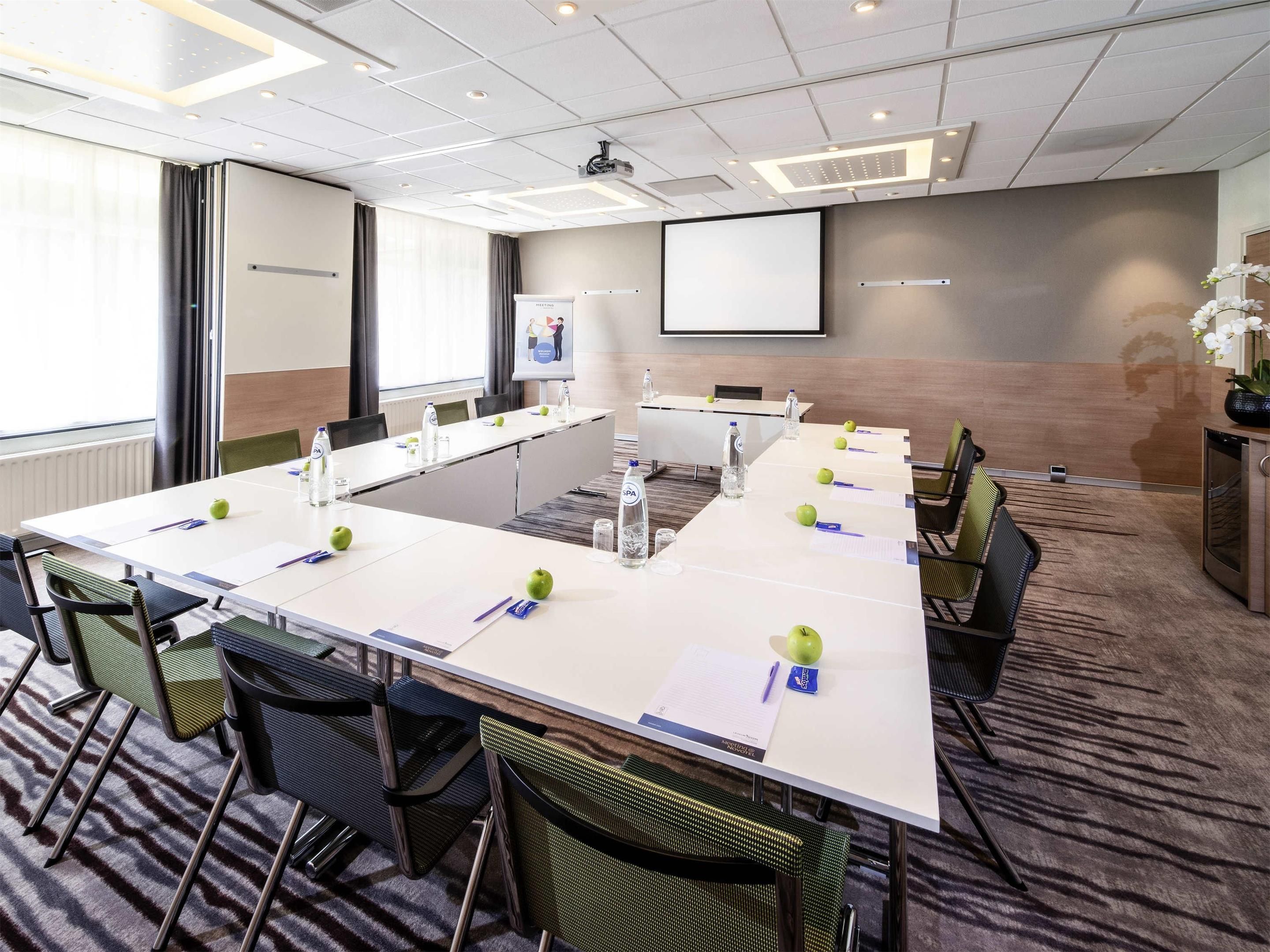 غرفة الاجتماعات