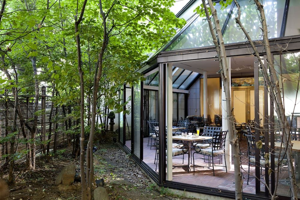 شرفة مرصوفة