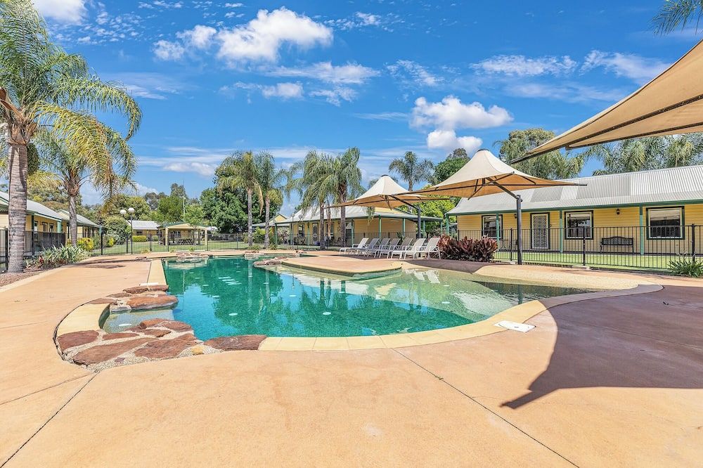 حوض السباحة صورة