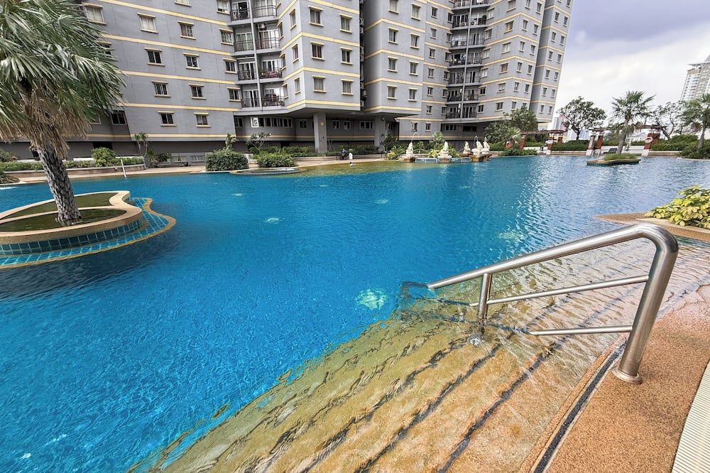 حوض السباحة صورة