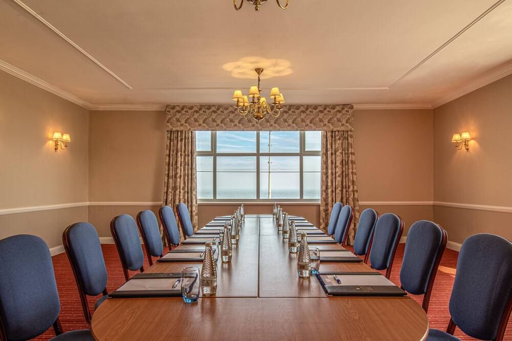 غرفة الاجتماعات