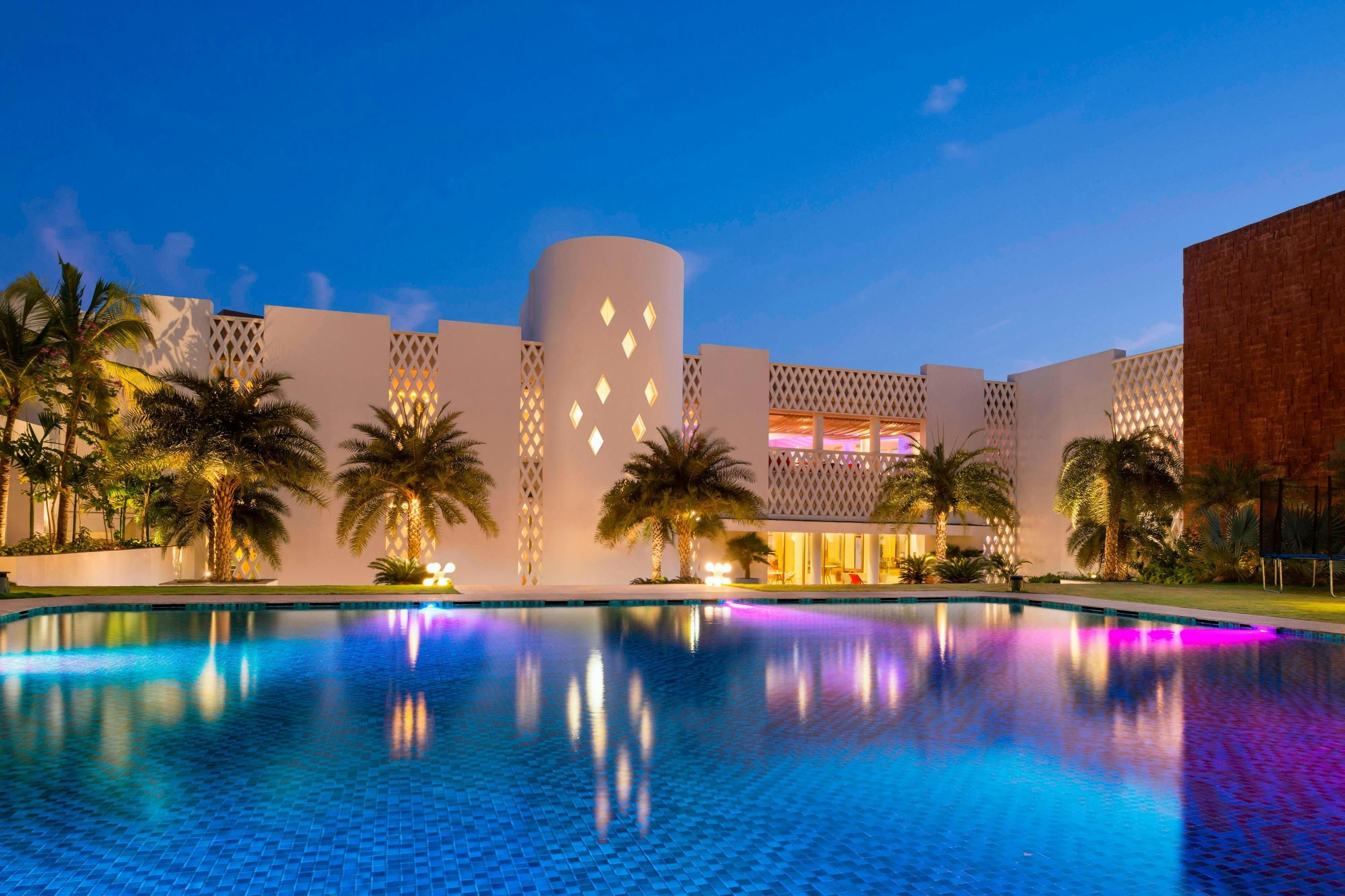 حوض السباحة