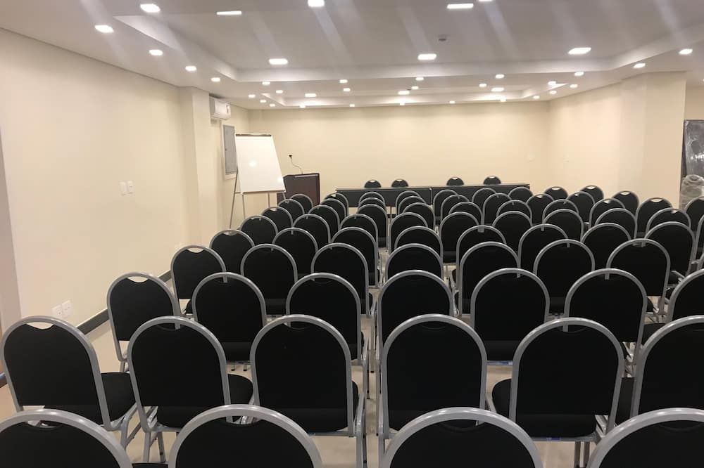 غرفة الاجتماعات