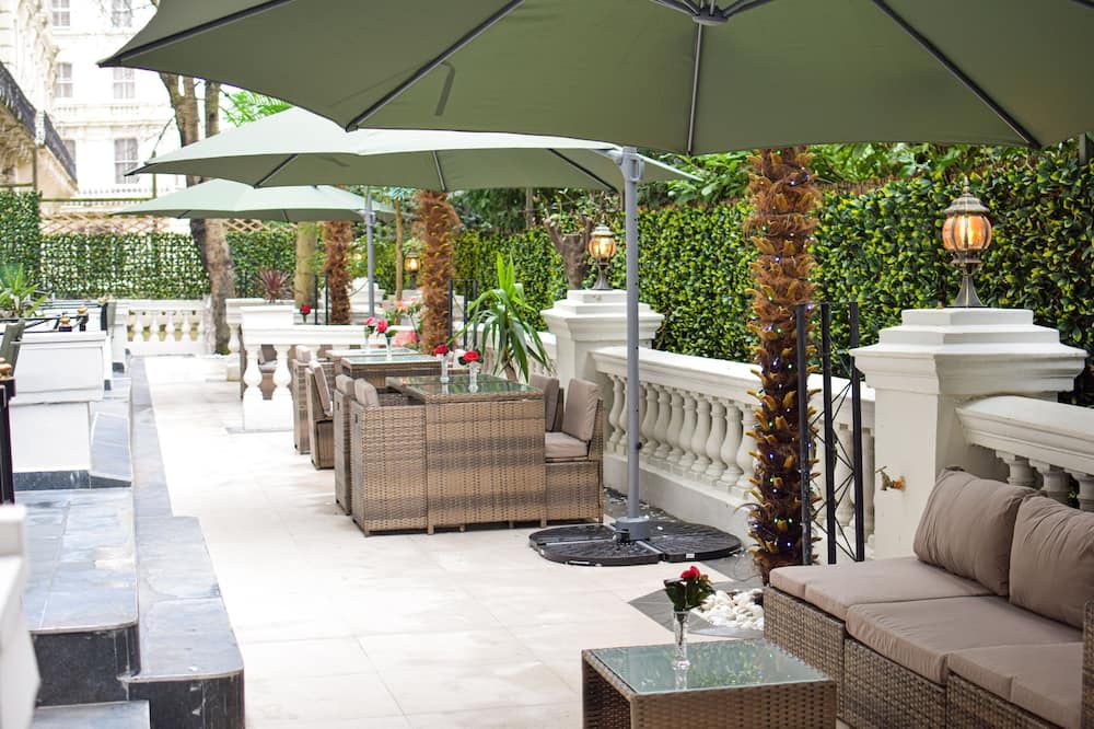 شرفة مرصوفة