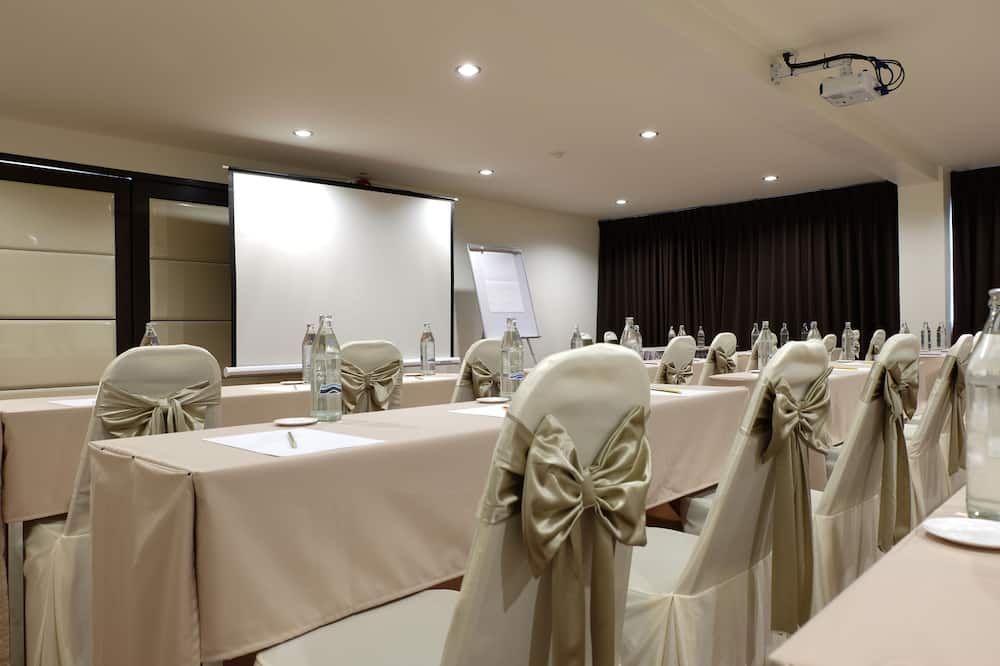 غرفة الاجتماعات