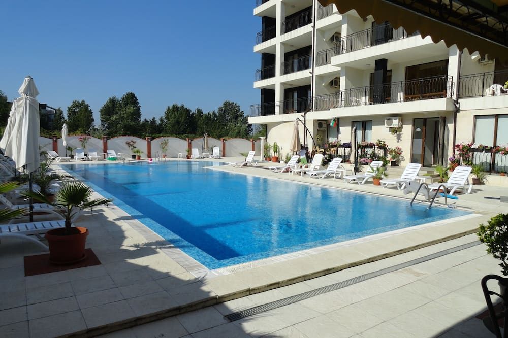 حوض السباحة صورة