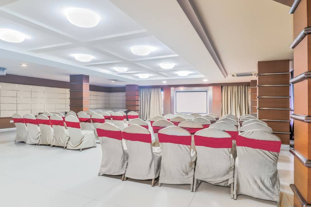 غرفة الاجتماعات