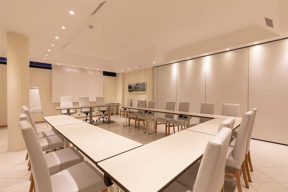 غرفة الاجتماعات